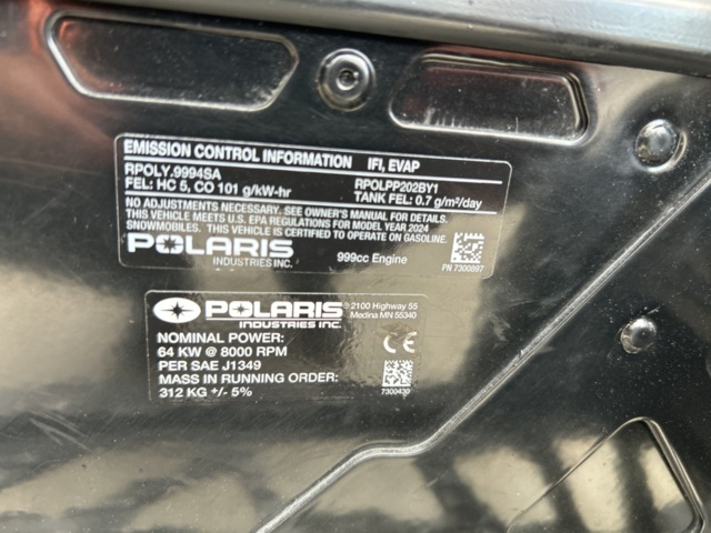 1377897-15 Snöskoter Polaris Nordic Pro S4 146 7S -2024 (979km)