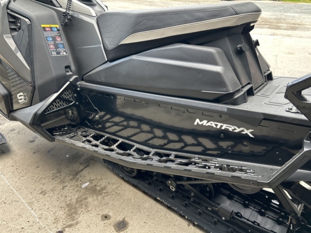 1377897-17 Snöskoter Polaris Nordic Pro S4 146 7S -2024 (979km)