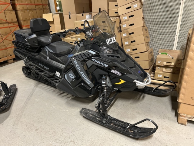 1377900-1 Snöskoter Polaris S4 Titan Adventure 155 -2024 (1674km)