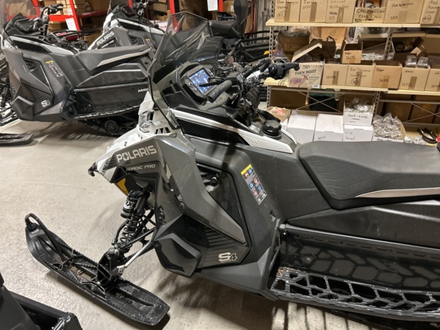 1377901-6 Snöskoter Polaris Nordic Pro S4 146 7S -2024 (1121km)
