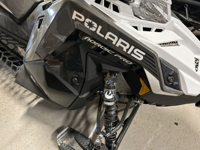 1377901-10 Snöskoter Polaris Nordic Pro S4 146 7S -2024 (1121km)