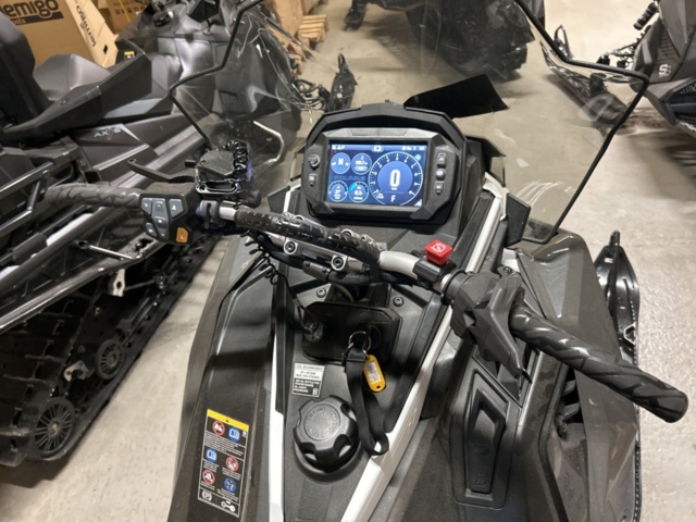 1377901-18 Snöskoter Polaris Nordic Pro S4 146 7S -2024 (1121km)