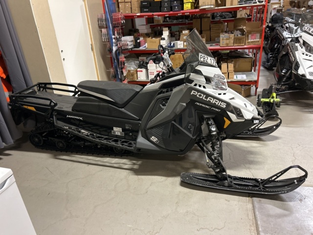 1377903-2 Snöskoter Polaris Nordic Pro S4 146 7S -2024 (733km)