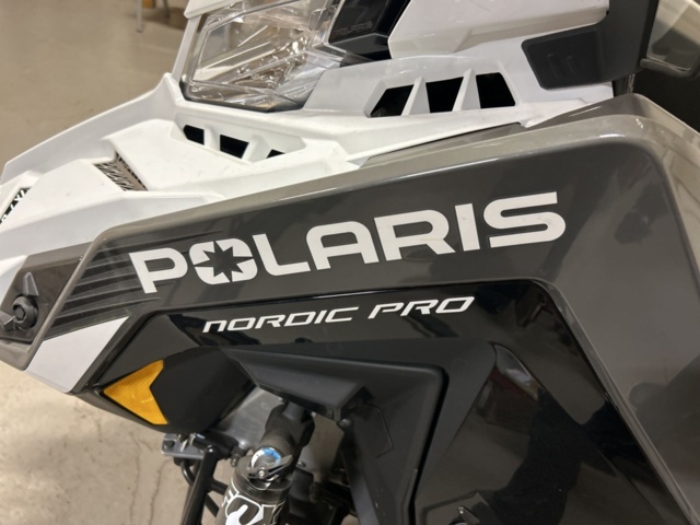 1377903-5 Snöskoter Polaris Nordic Pro S4 146 7S -2024 (733km)