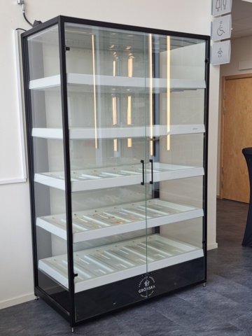 1399696-2 Vertical grow cabinet Greenery GrowOff