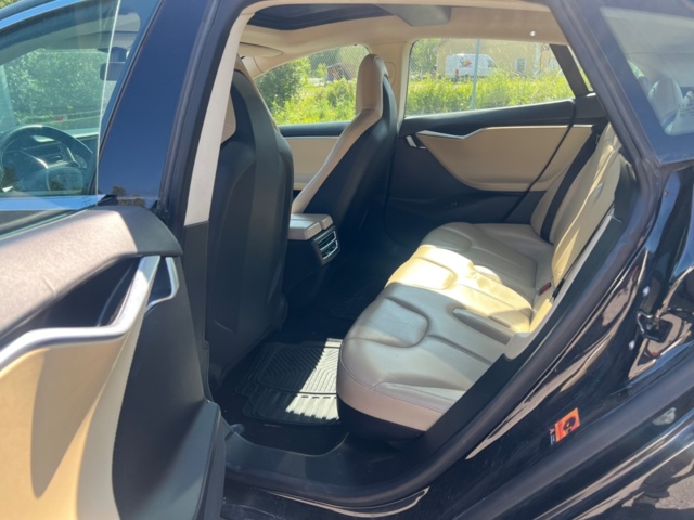 1400037-11 Tesla Model S 85, 378hk, 2013