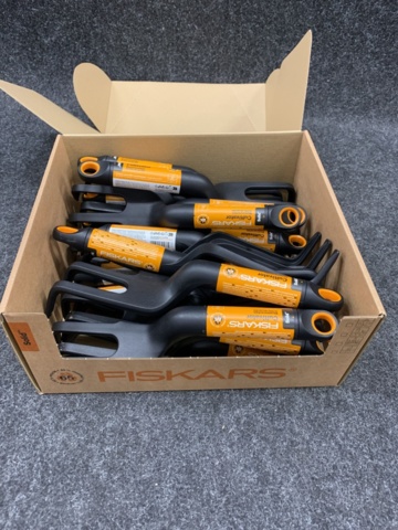 1399735-4 16 st Kultivator, Fiskars