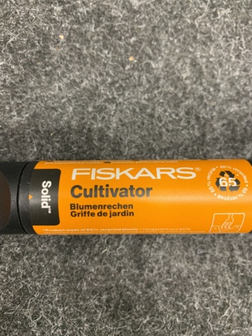 1399745-6 16 st Kultivator, Fiskars