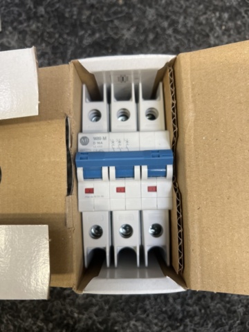 1400282-4 4 st Brytare Allen-Bradley miniatyr, 16A, 3P, 480Y/277VAC