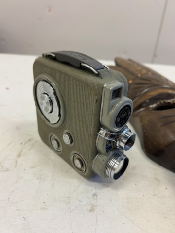 1377965-3 Trämask/väggmask och äldre kamera