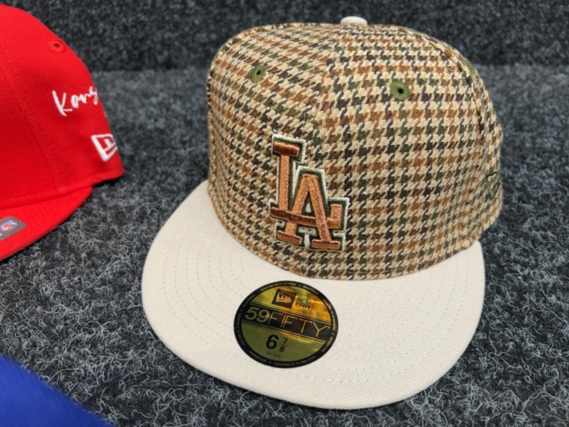 1401455-5 4 pcs Caps New Era, size 6 7/8 (54.9 cm)