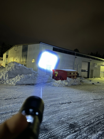 1401922-3 Ficklampa 1500 lumen med inbyggd Powerbank 5000mAh - Fri frakt