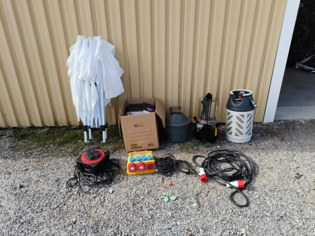 1331798-1 Extension cable, tents, and accessories for café