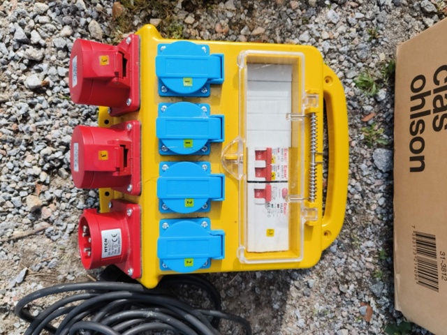 1331798-13 Extension cable, tents, and accessories for café