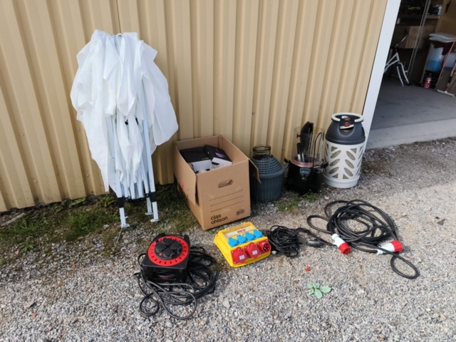 1331798-16 Extension cable, tents, and accessories for café