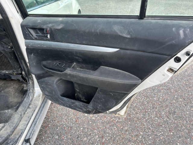 1383030-21 Subaru Outback 2.0 4WD Manuell, 150hk, 2011 (Reparationsobjekt)