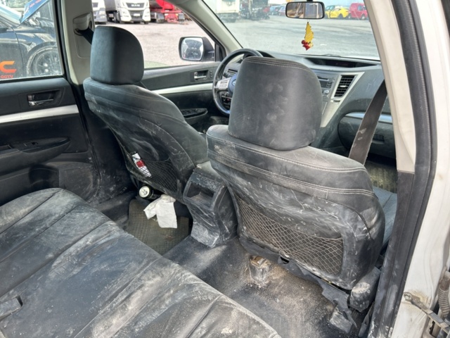 1383030-23 Subaru Outback 2.0 4WD Manuell, 150hk, 2011 (Reparationsobjekt)