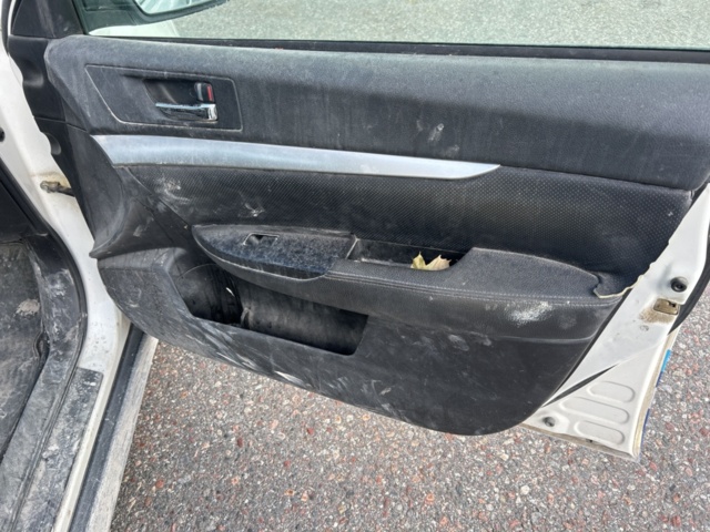 1383030-26 Subaru Outback 2.0 4WD Manuell, 150hk, 2011 (Reparationsobjekt)