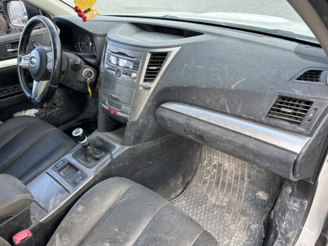 1383030-25 Subaru Outback 2.0 4WD Manuell, 150hk, 2011 (Reparationsobjekt)