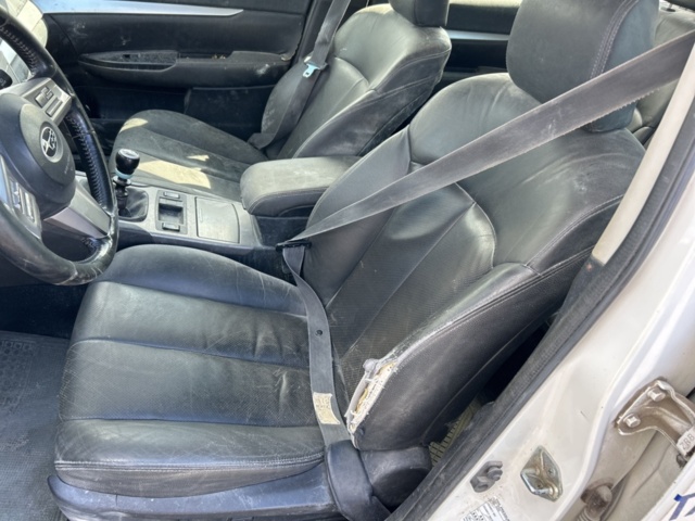 1383030-13 Subaru Outback 2.0 4WD Manuell, 150hk, 2011 (Reparationsobjekt)