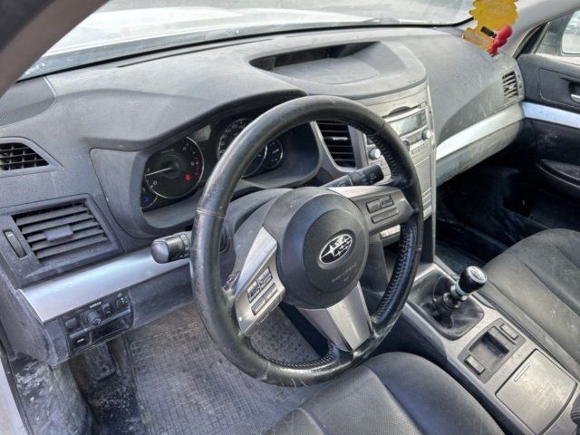 1383030-9 Subaru Outback 2.0 4WD Manuell, 150hk, 2011 (Reparationsobjekt)