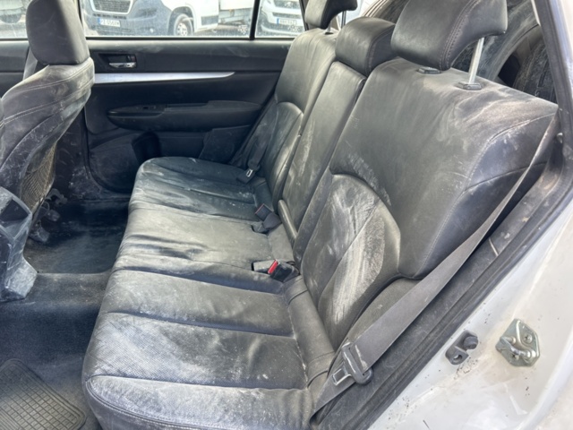 1383030-16 Subaru Outback 2.0 4WD Manuell, 150hk, 2011 (Reparationsobjekt)