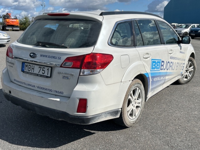 1383030-5 Subaru Outback 2.0 4WD Manuell, 150hk, 2011 (Reparationsobjekt)