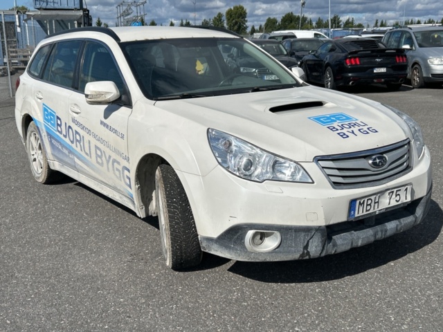 1383030-7 Subaru Outback 2.0 4WD Manuell, 150hk, 2011 (Reparationsobjekt)