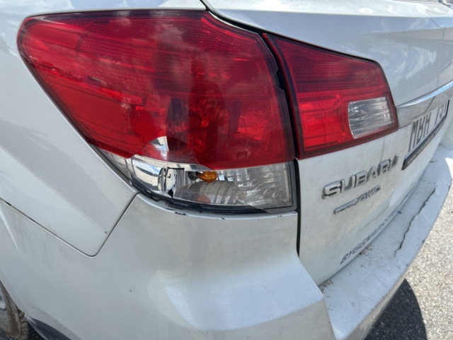 1383030-41 Subaru Outback 2.0 4WD Manuell, 150hk, 2011 (Reparationsobjekt)