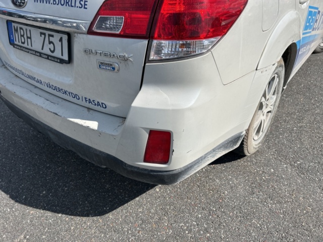 1383030-44 Subaru Outback 2.0 4WD Manuell, 150hk, 2011 (Reparationsobjekt)