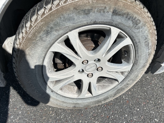 1383030-31 Subaru Outback 2.0 4WD Manuell, 150hk, 2011 (Reparationsobjekt)