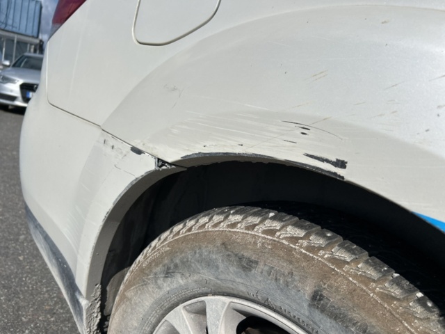 1383030-47 Subaru Outback 2.0 4WD Manuell, 150hk, 2011 (Reparationsobjekt)