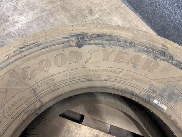 1402205-3 Lastbilsdäck Goodyear KMAX T 385/65 R22,5