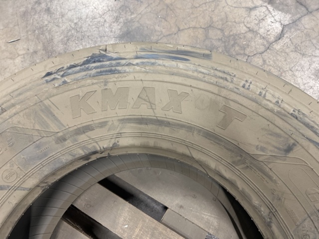 1402205-5 Lastbilsdäck Goodyear KMAX T 385/65 R22,5
