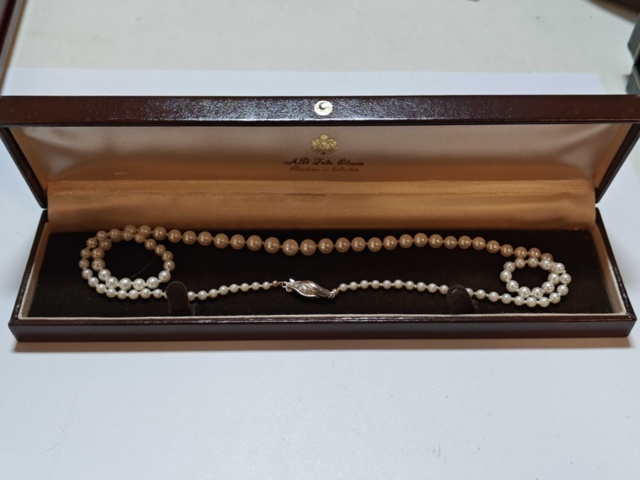 1130275-1 Pärlcollier tillv. JKa, med lås i 18K vitguld