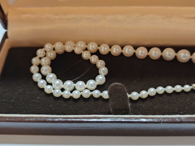 1130275-2 Pärlcollier tillv. JKa, med lås i 18K vitguld