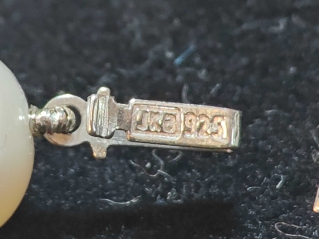 1130276-4 Pärlcollier 2 st tillv. JKa med lås i silver