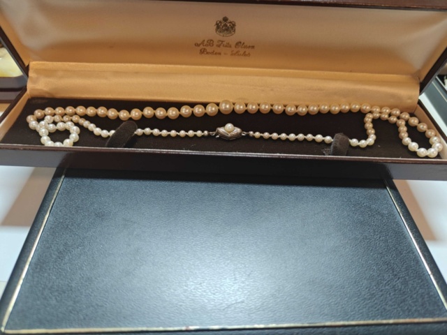 1130276-6 Pärlcollier 2 st tillv. JKa med lås i silver