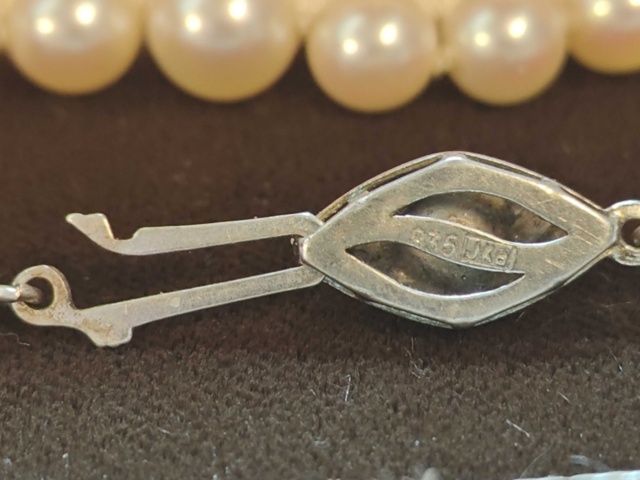 1130276-8 Pärlcollier 2 st tillv. JKa med lås i silver