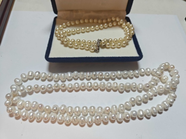 1130277-2 Pärlcollier 1 st samt halssmycke 1 st med Majorica pärlor