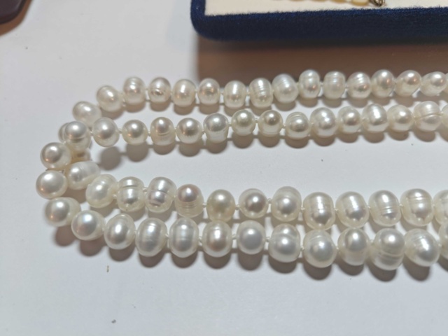 1130277-6 Pärlcollier 1 st samt halssmycke 1 st med Majorica pärlor