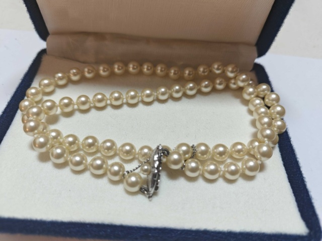 1130277-3 Pärlcollier 1 st samt halssmycke 1 st med Majorica pärlor