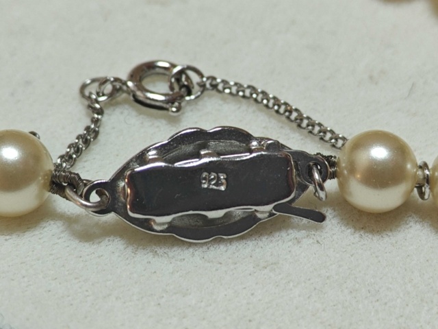 1130277-5 Pärlcollier 1 st samt halssmycke 1 st med Majorica pärlor