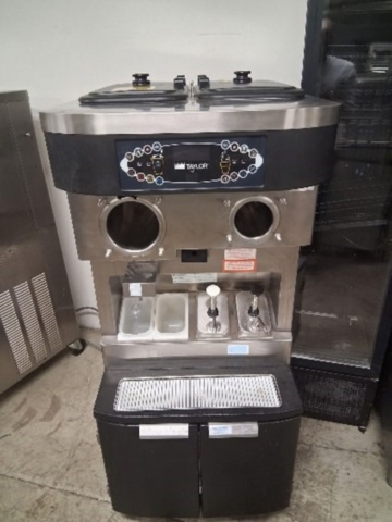 1402322-1 Taylor Crown C606, vattenkyld mjukglass- och milkshakemaskin