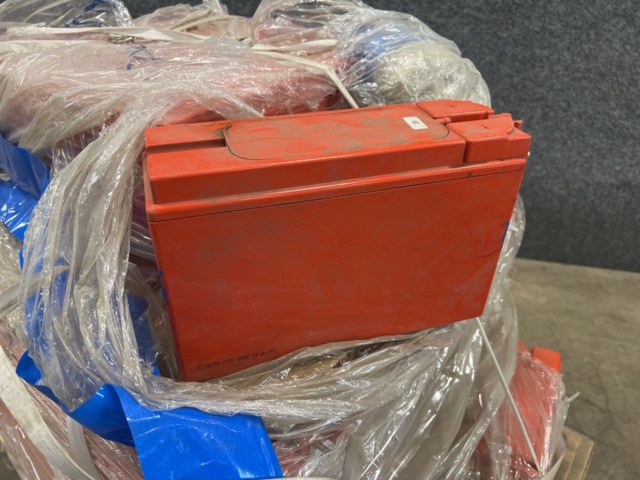 1402223-2 32 pcs. Batteries Powersafe SBS B10F