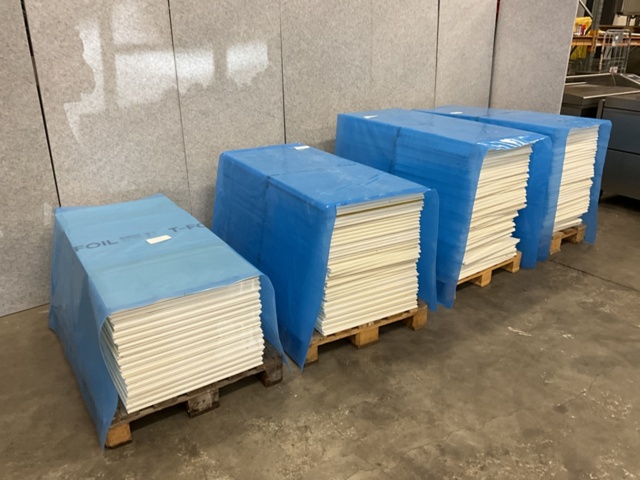 1400348-2 Parti med ca 300 undertaksplattor