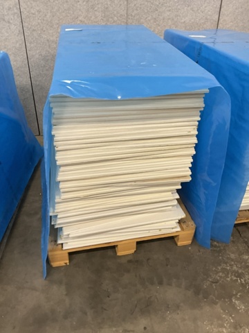 1400348-4 Parti med ca 300 undertaksplattor