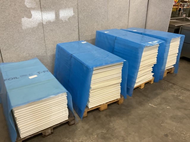 1400348-8 Parti med ca 300 undertaksplattor