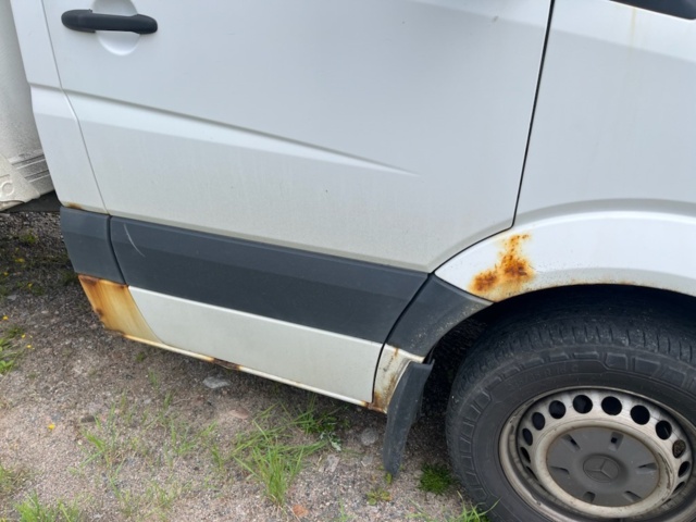 1401847-12 Mercedes-Benz Sprinter 316 CDI skåp baklift 2011