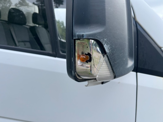 1401847-13 Mercedes-Benz Sprinter 316 CDI skåp baklift 2011